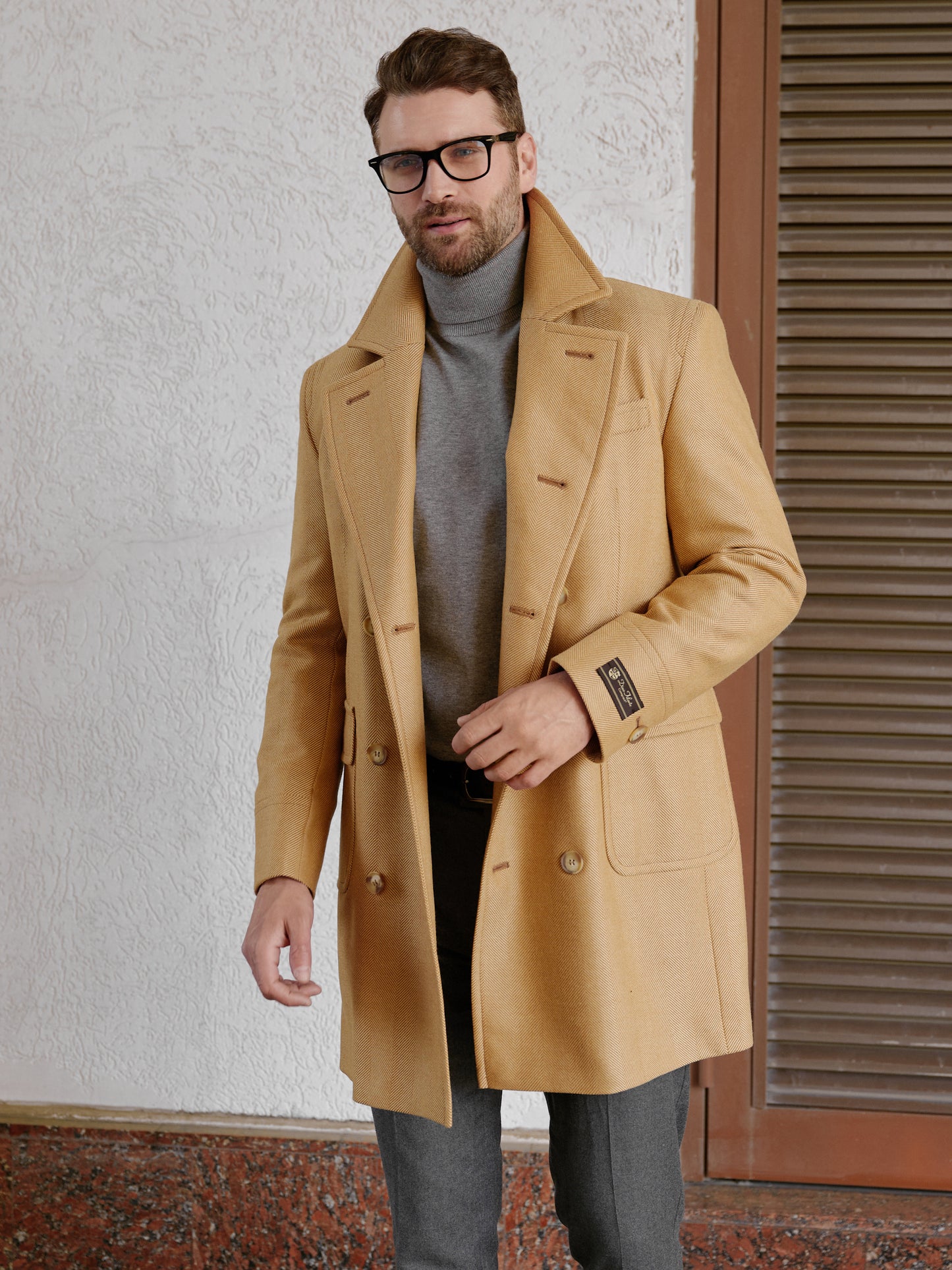 Бежевое пальто Classic fit Демисезон