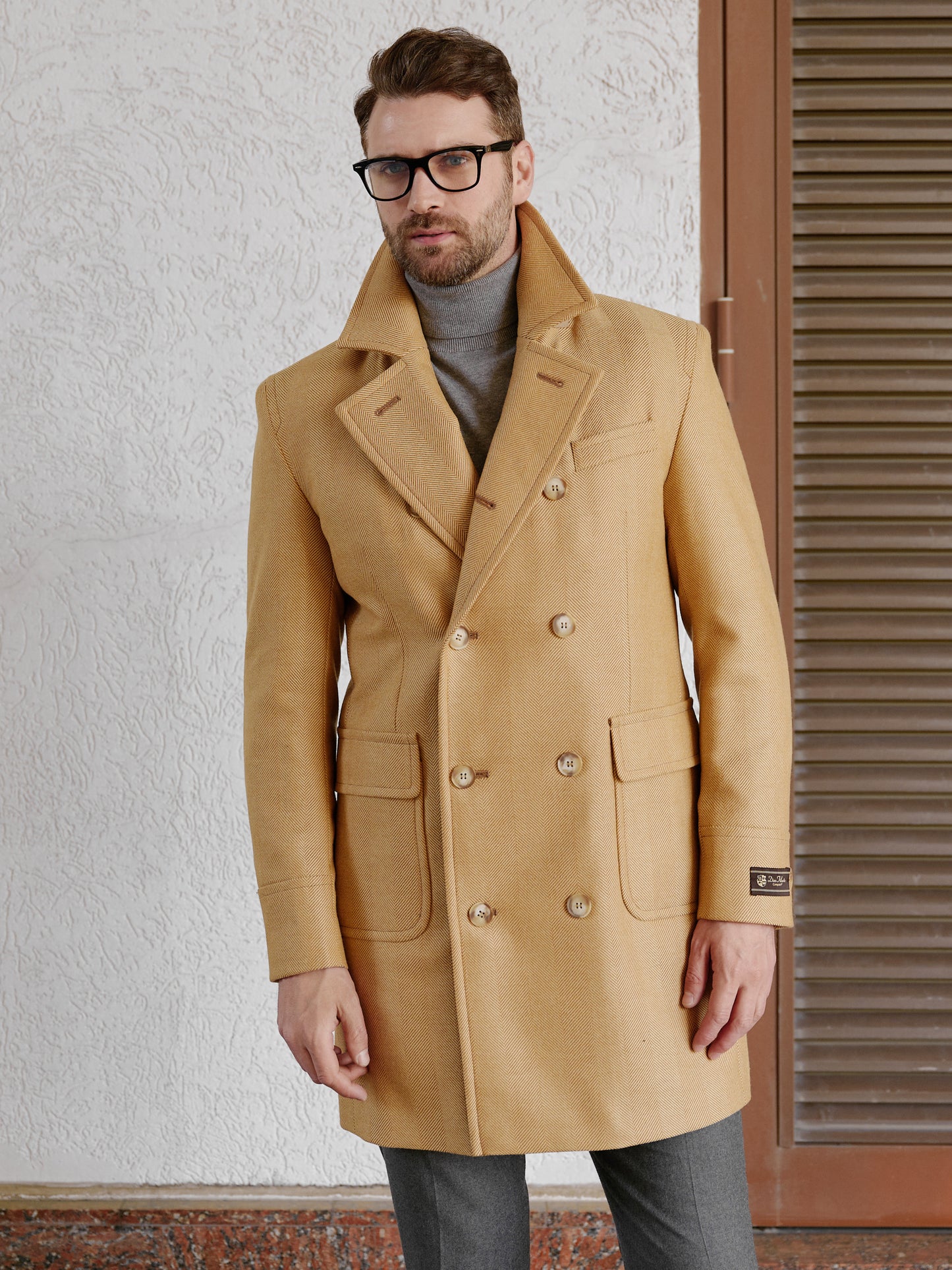 Бежевое пальто Classic fit Демисезон