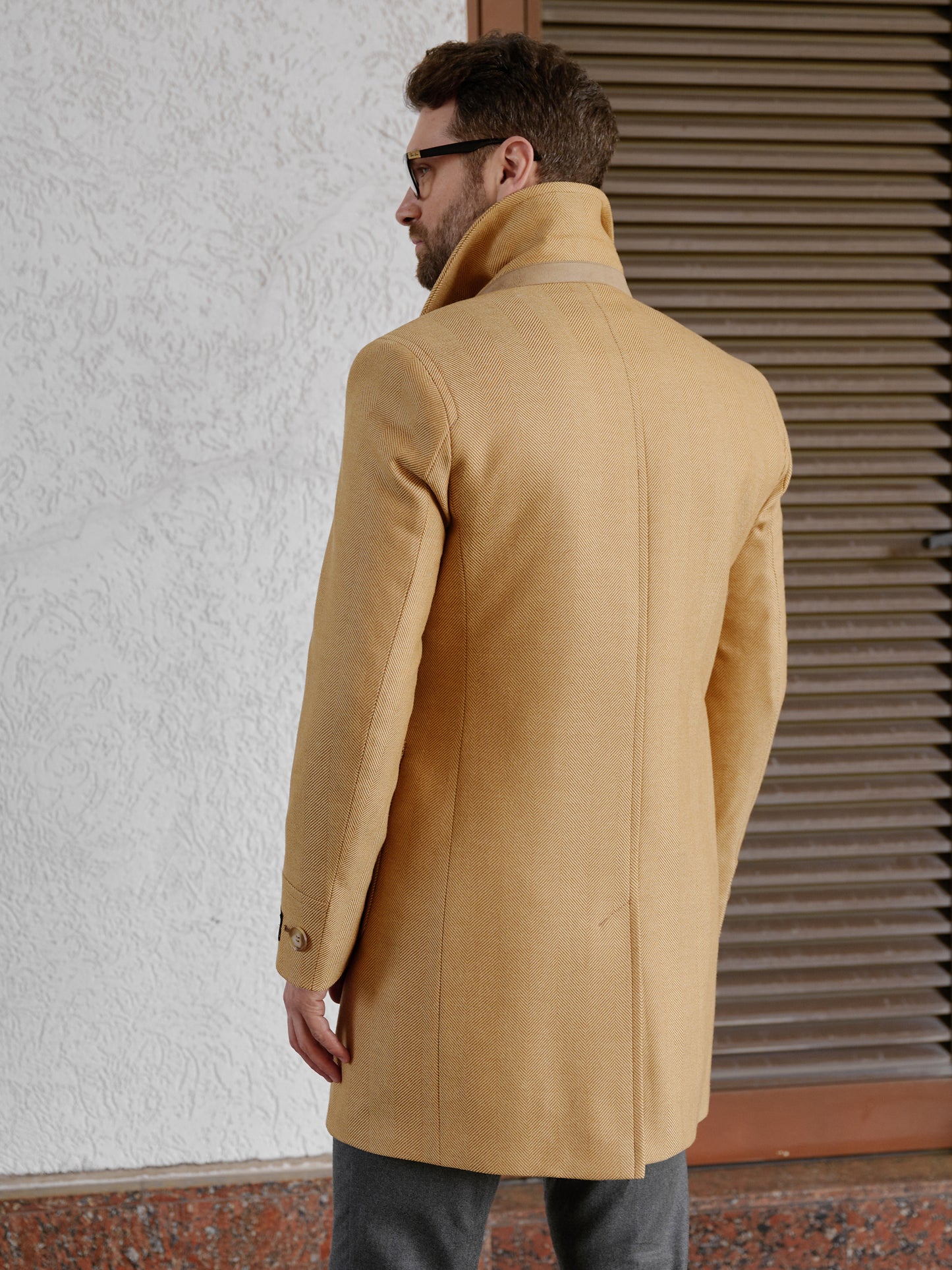 Бежевое пальто Classic fit Демисезон