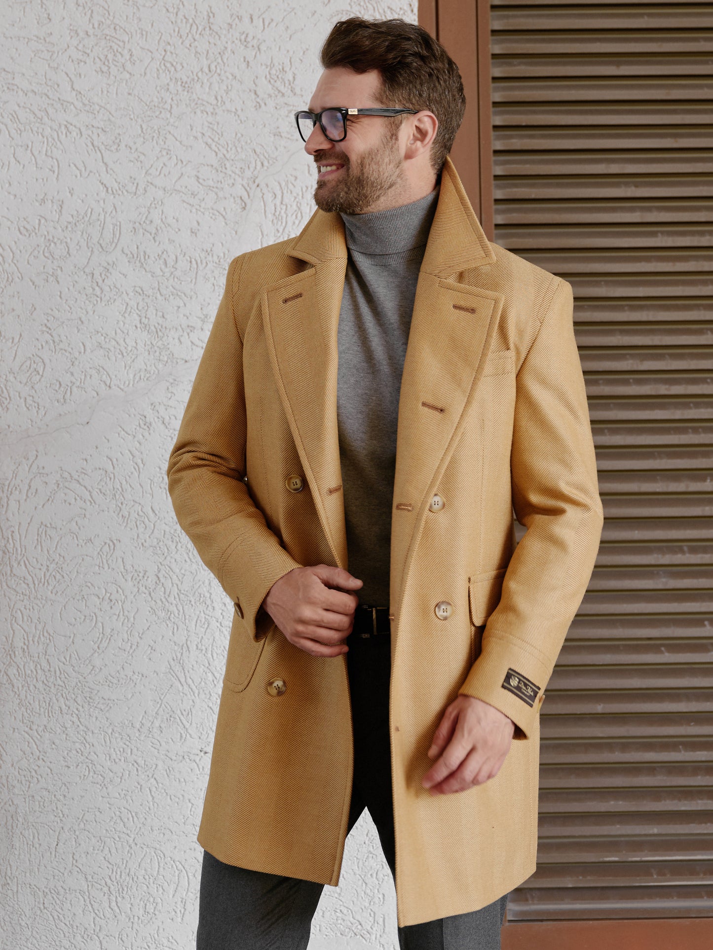 Бежевое пальто Classic fit Демисезон